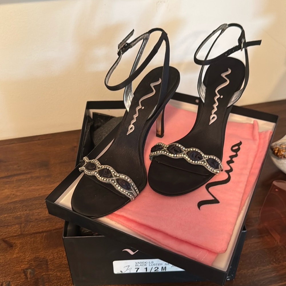 Nina brand heeled sandal pumps 7.5 silver and rhinestone